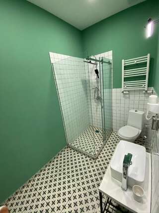 Хостелы Red Door Тбилиси Бюджетный трехместный номер-2