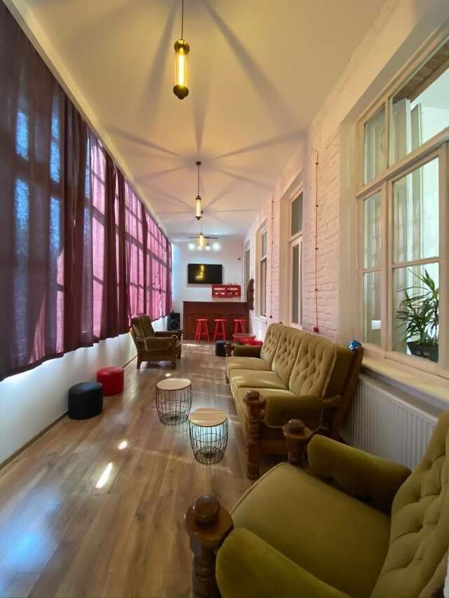 Хостелы Red Door Тбилиси-31